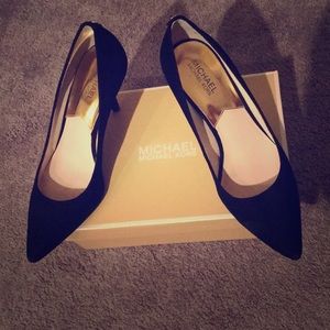 Like new black suede pumps